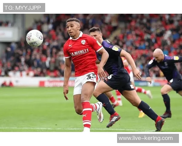 巴恩斯利与流浪者的激烈对决揭示足球战术与团队精神的完美结合